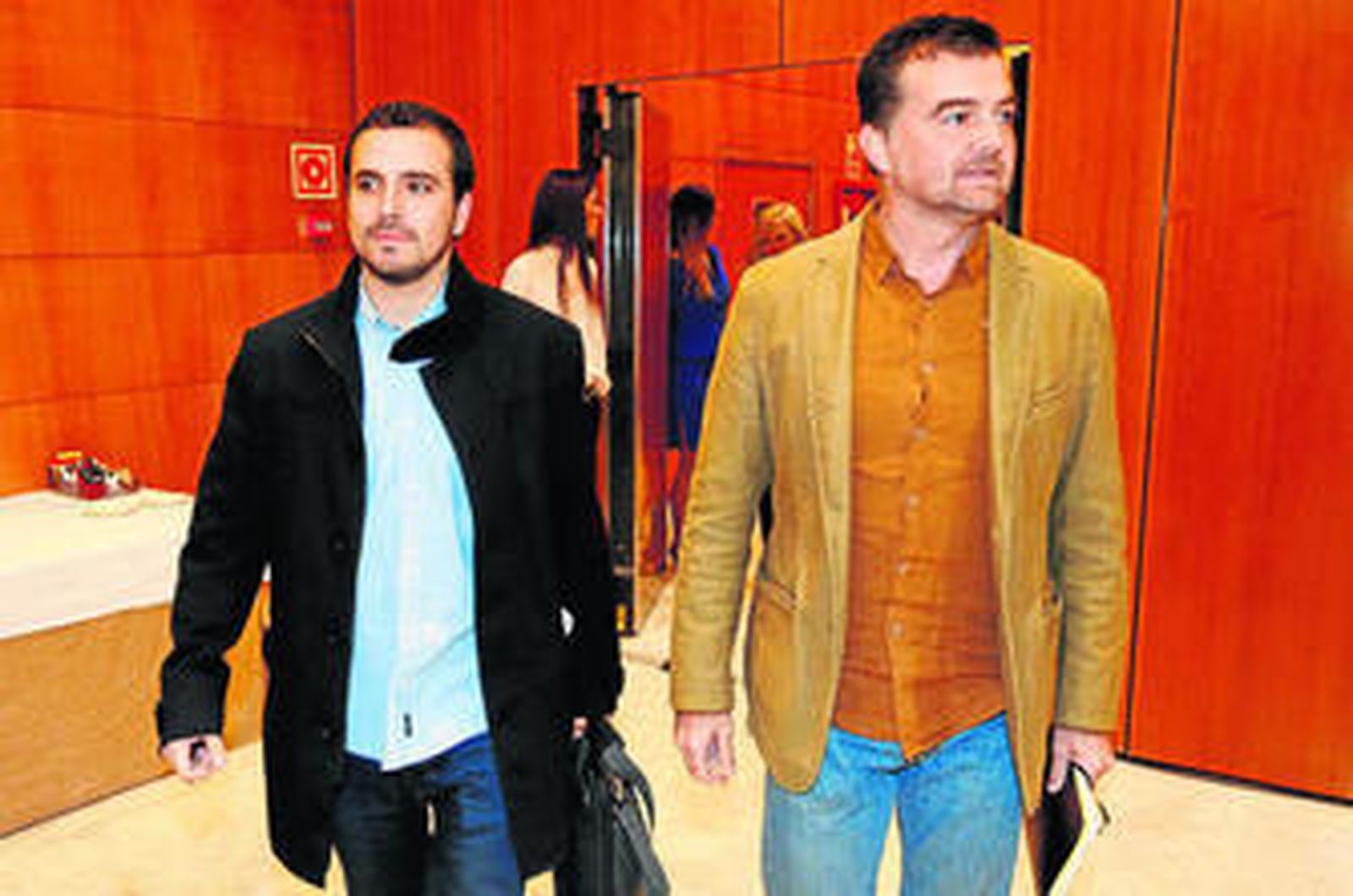 Alberto Garzón y Antonio Maillo, a su llegada ayer al desayuno informativo.