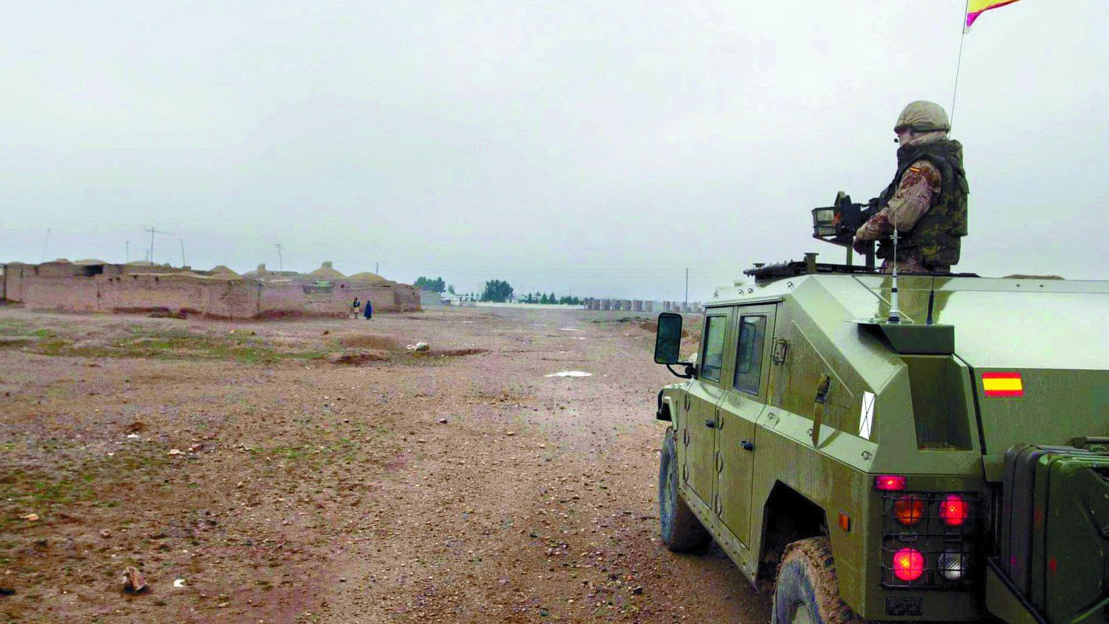 Patrulla de soldados españoles en un Humvee, en Herat en 2007.