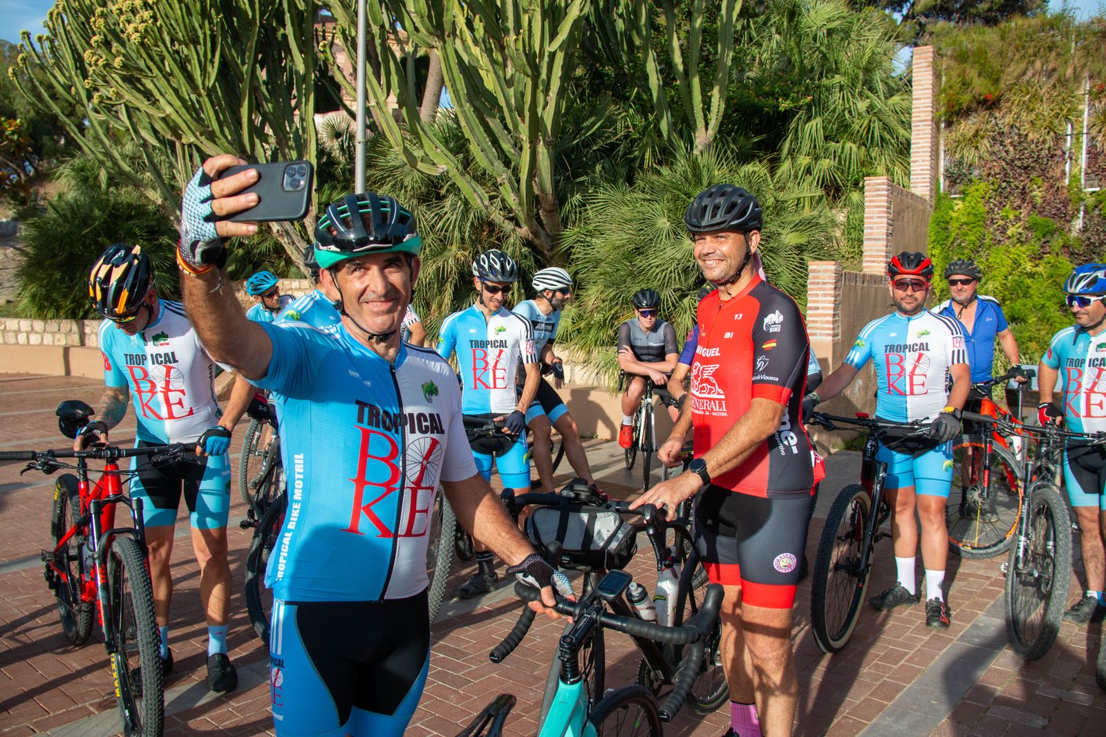 Más 12.000 kilómetros en bici desde Motril  a Noruega para recaudar fondos para Ucrania