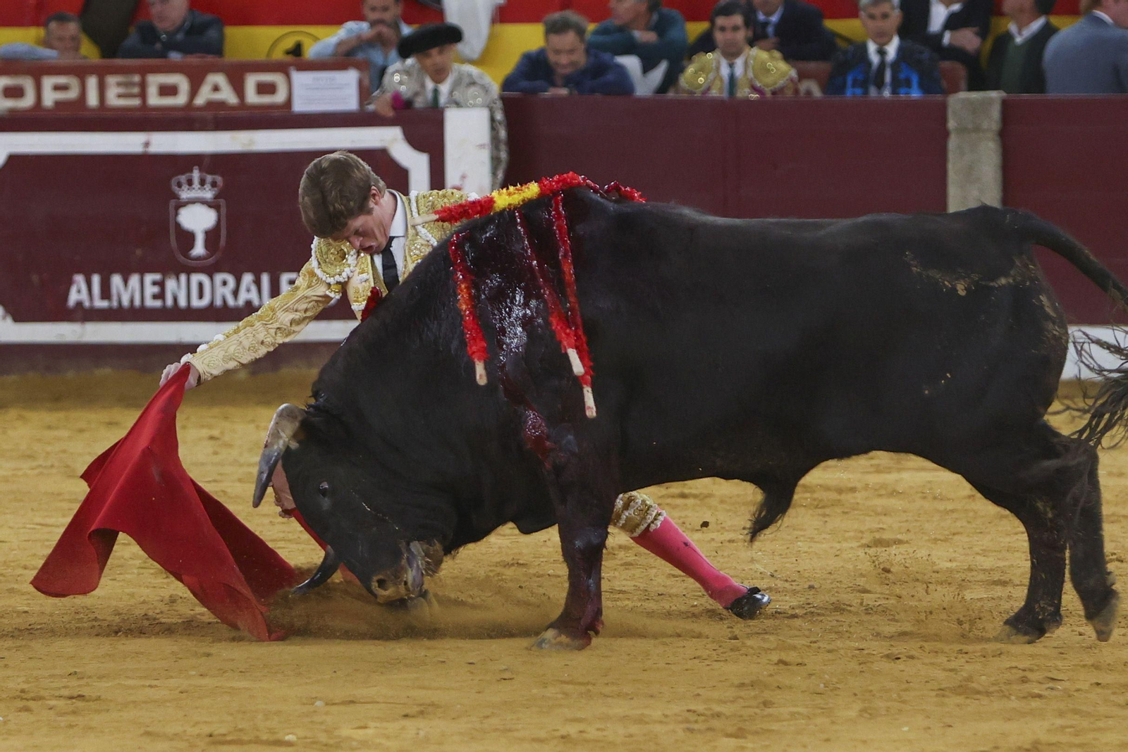 Las fotos de la vuelta a los ruedos de Morante de La Puebla en Almendralejo