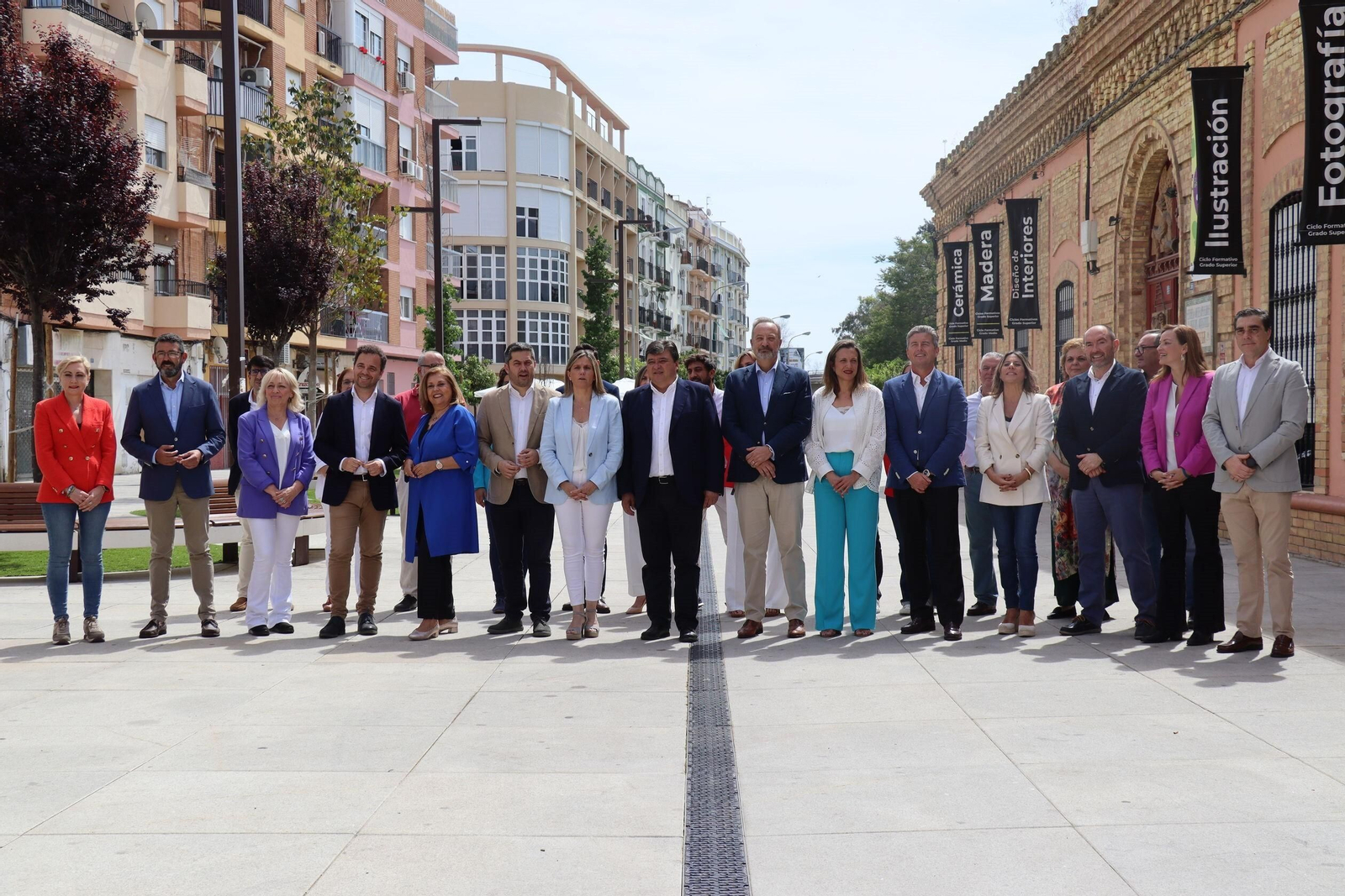 Gabriel Cruz y los miembros de su candidatura durante la presentación.