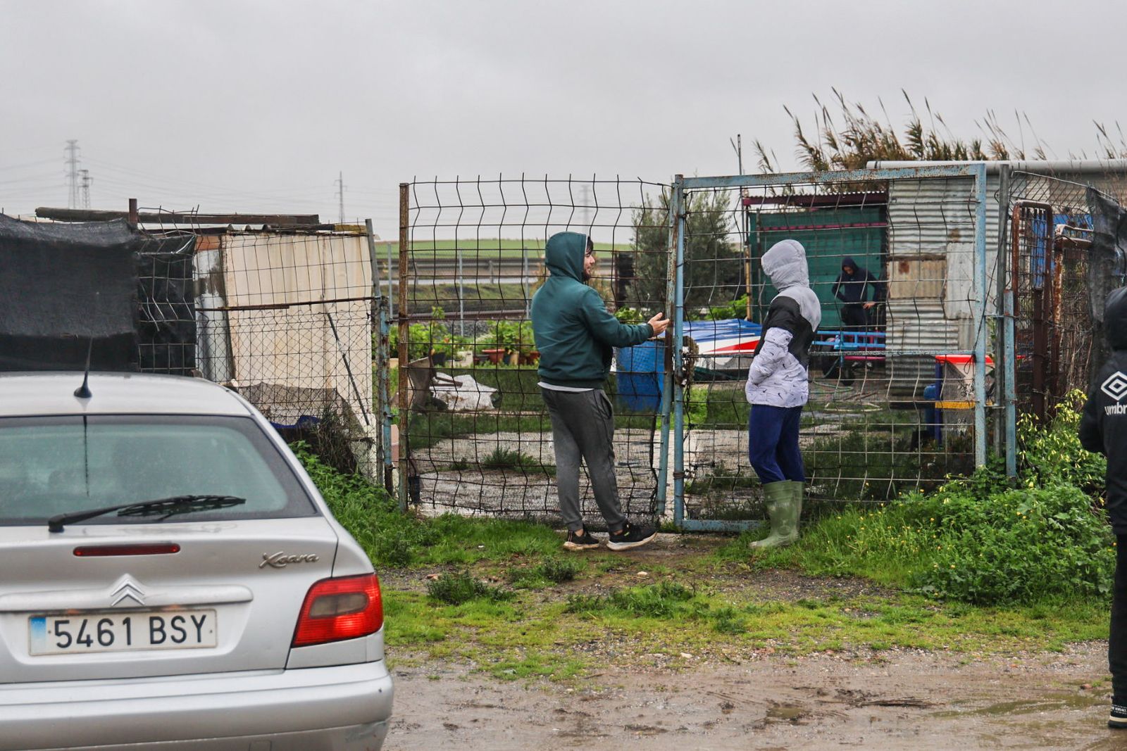 Fotografías del desalojo de familias y animales en Peguerillas por la borrasca Leonardo