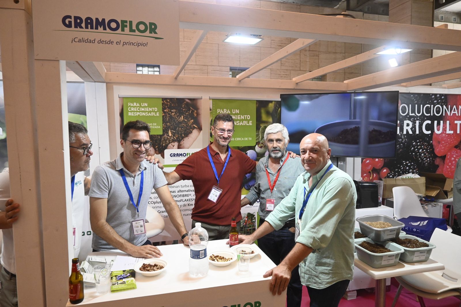 Los Stands participantes en el 8º Congreso Internacional de Frutos Rojos en Huelva