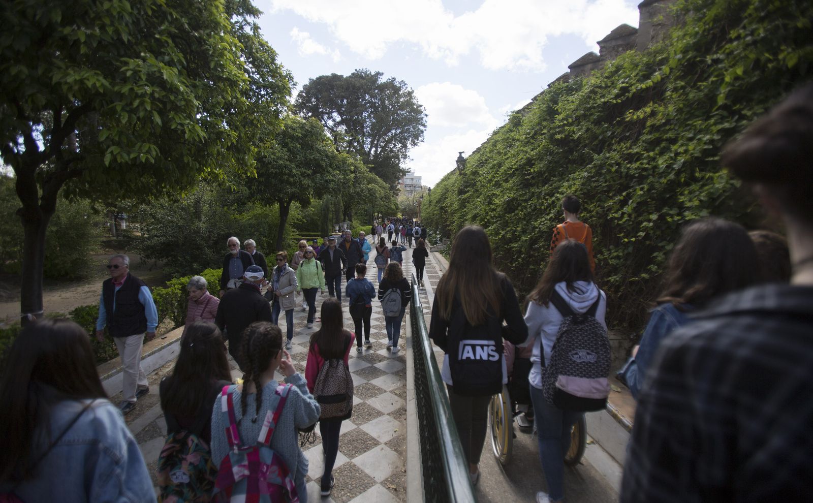 Antonio El Bailarín da nombre al paseo que parte del Callejón del Agua hasta los Jardines de Murillo.
