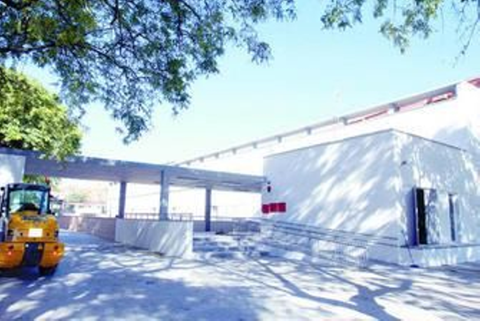 Imagen de los exteriores del colegio XII de Octubre.