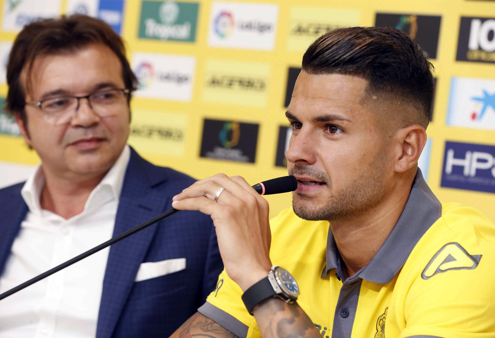 El ex jugador sevillista Vitolo, durante su presentación como nuevo futbolista de la Unión Deportiva Las Palmas.
