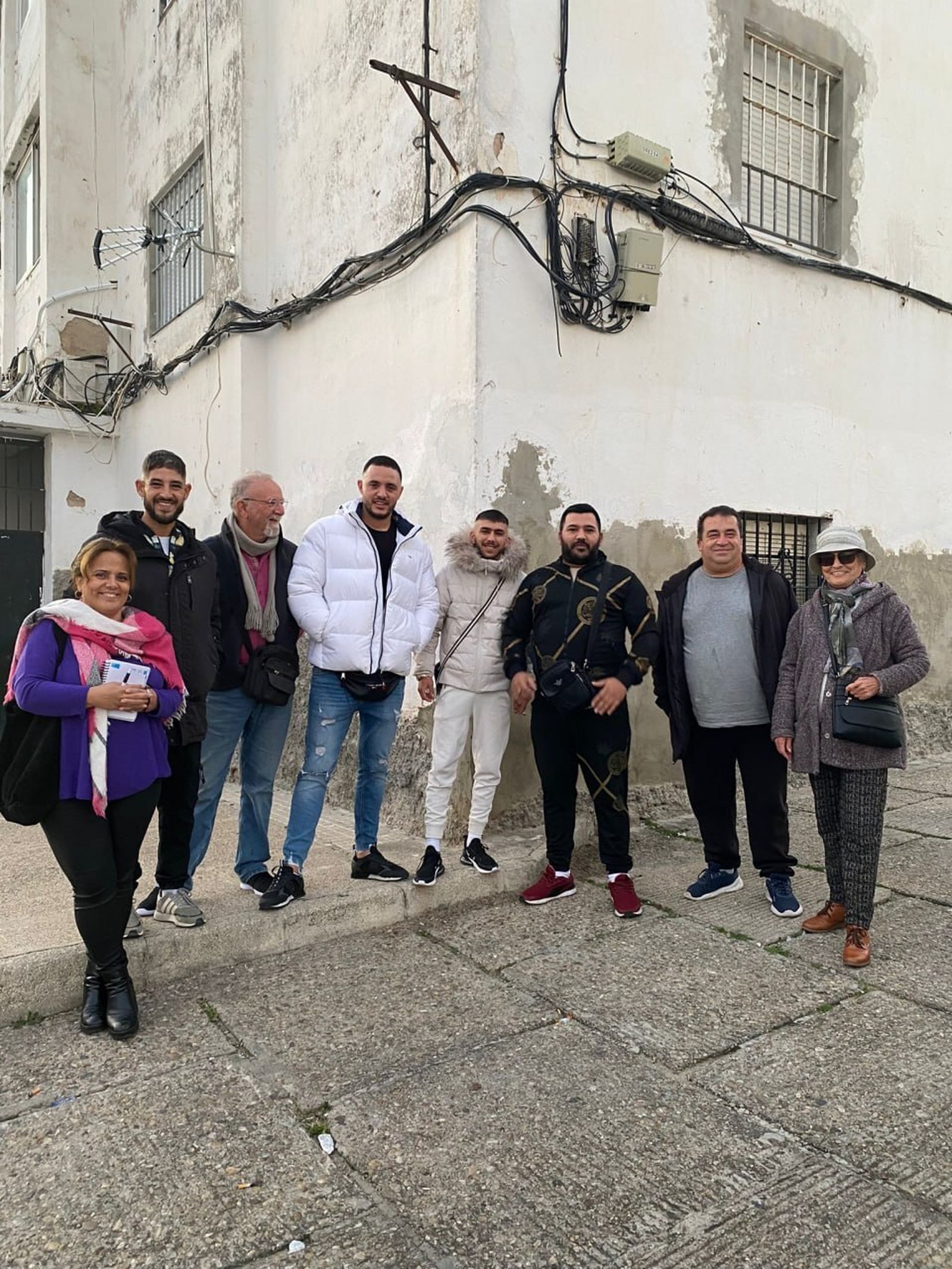 Representantes de Podemos Jerez visitan el barrio del Pandero.