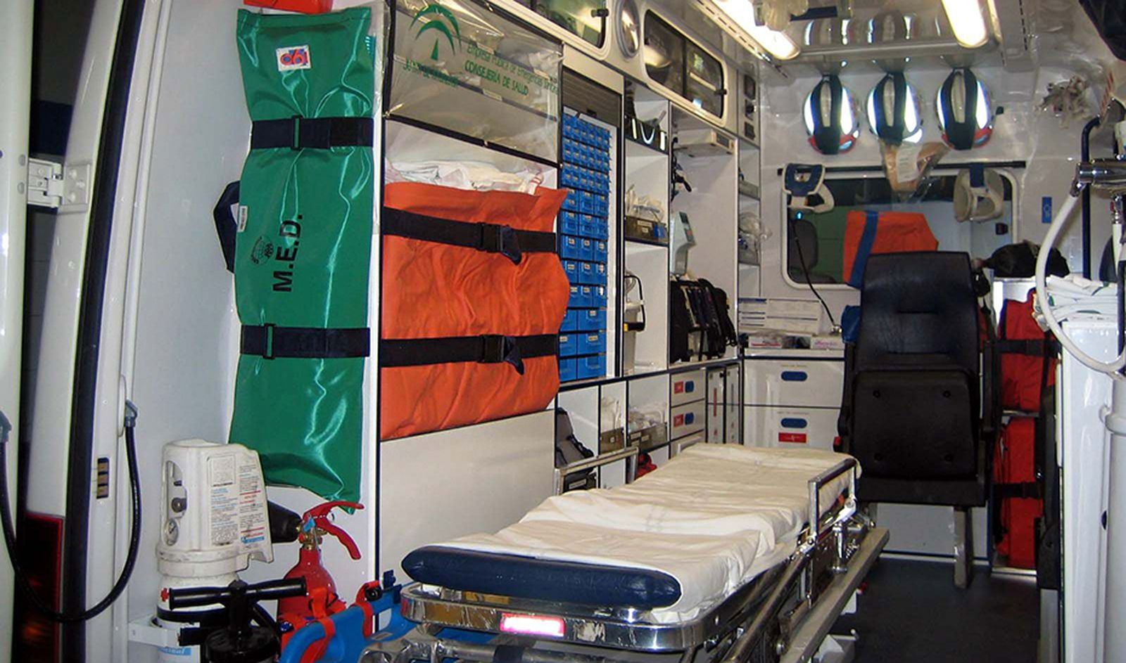 Interior de una ambulancia.
