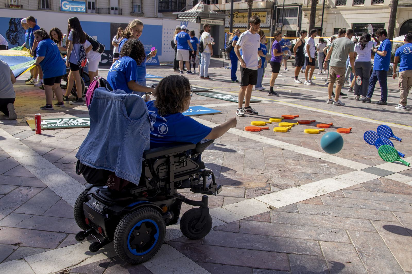Imágenes del II Día del Bádminton inclusivo en la Plaza de las Monjas.