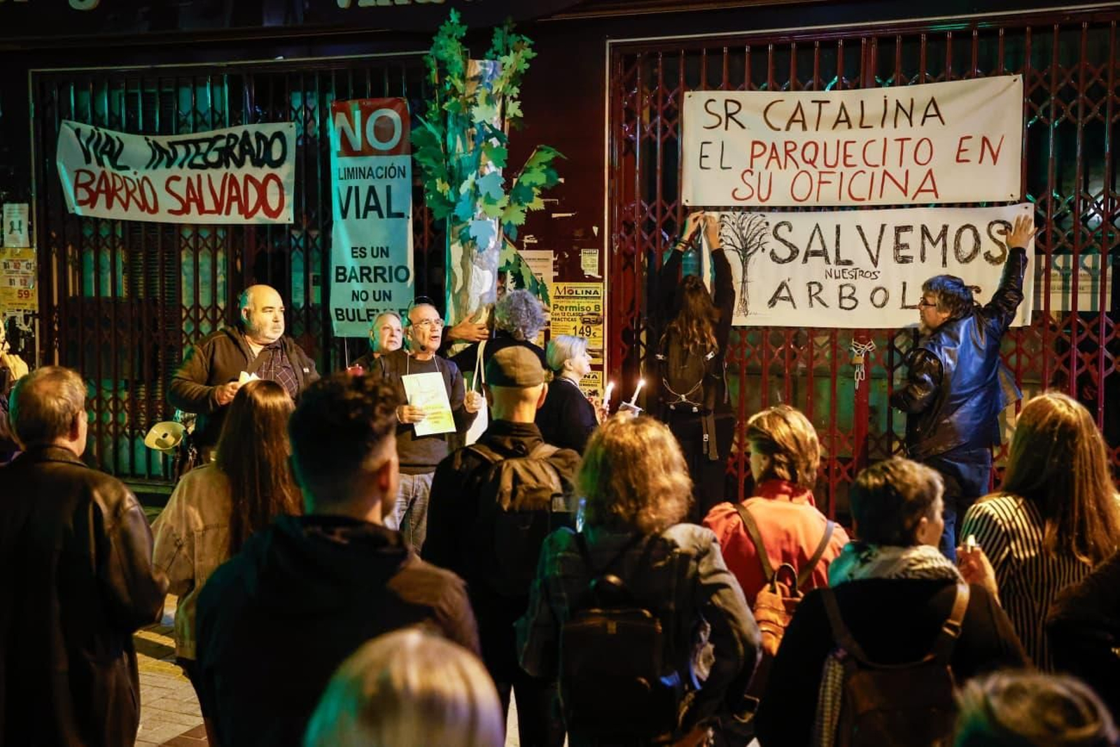 Protesta vecinal en Avenida de Cervantes.