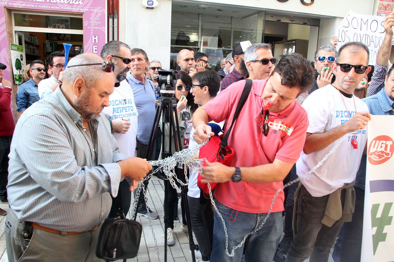 Imágenes de la concentración de funcionarios de prisión ante la subdelegación del Gobierno