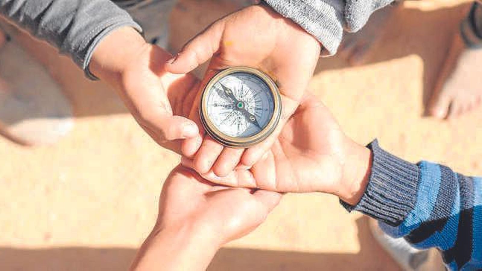 Los niños construirán una brújula.