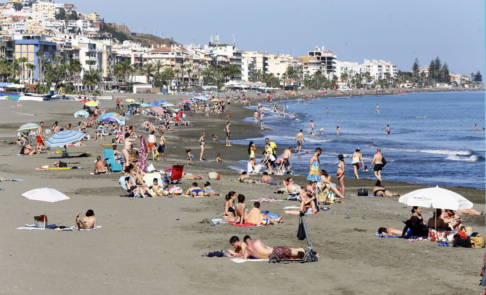 Fotos de las playas de Rincón de la Victoria: bandera verde a los bañistas
