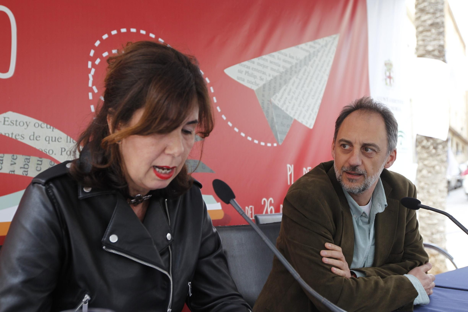 Isabel Giménez Caro junto al escritor Antonio Orejudo.