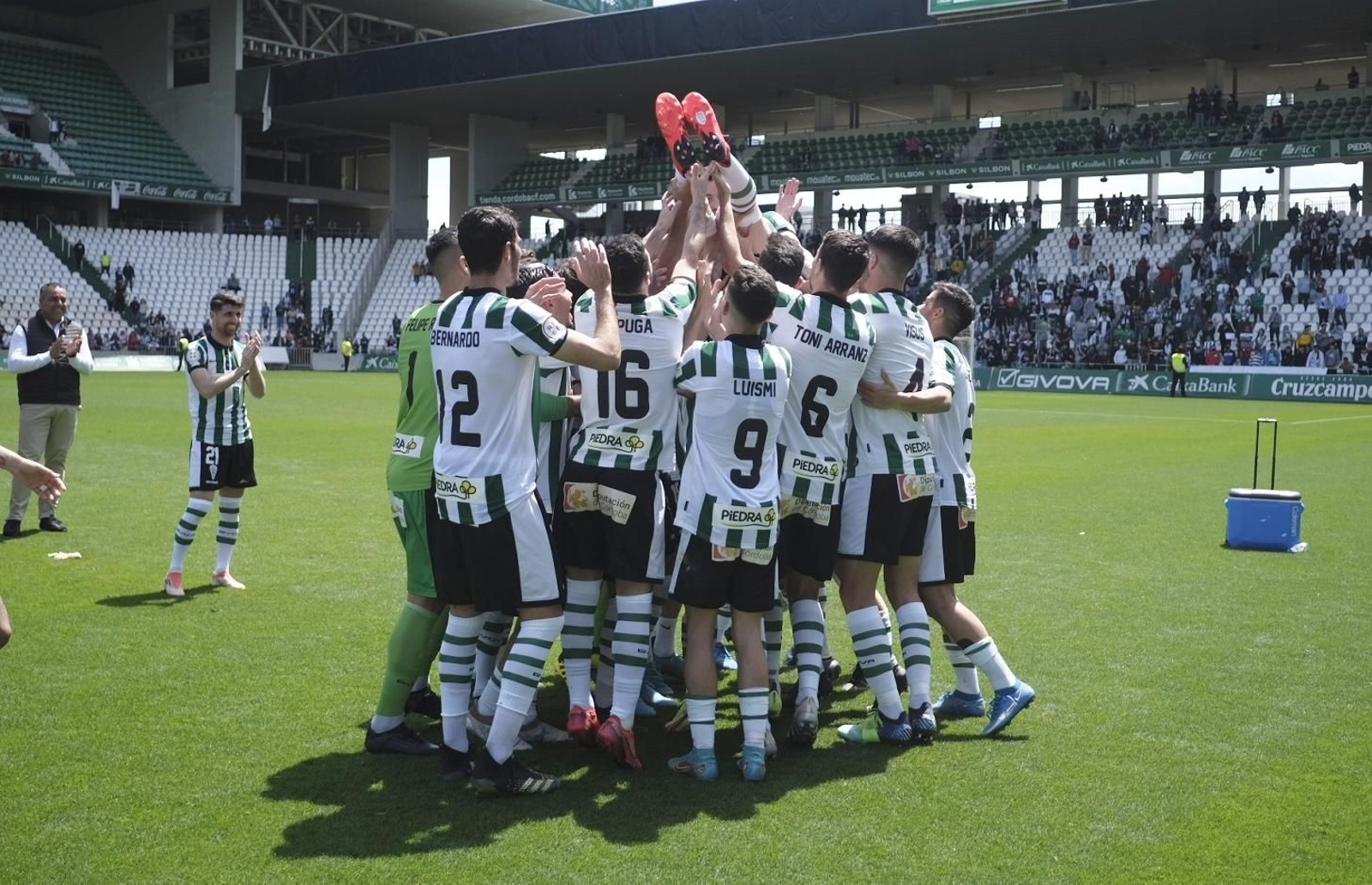 Así ha sido la celebración del Córdoba CF con su afición tras el ascenso a Segunda RFEF