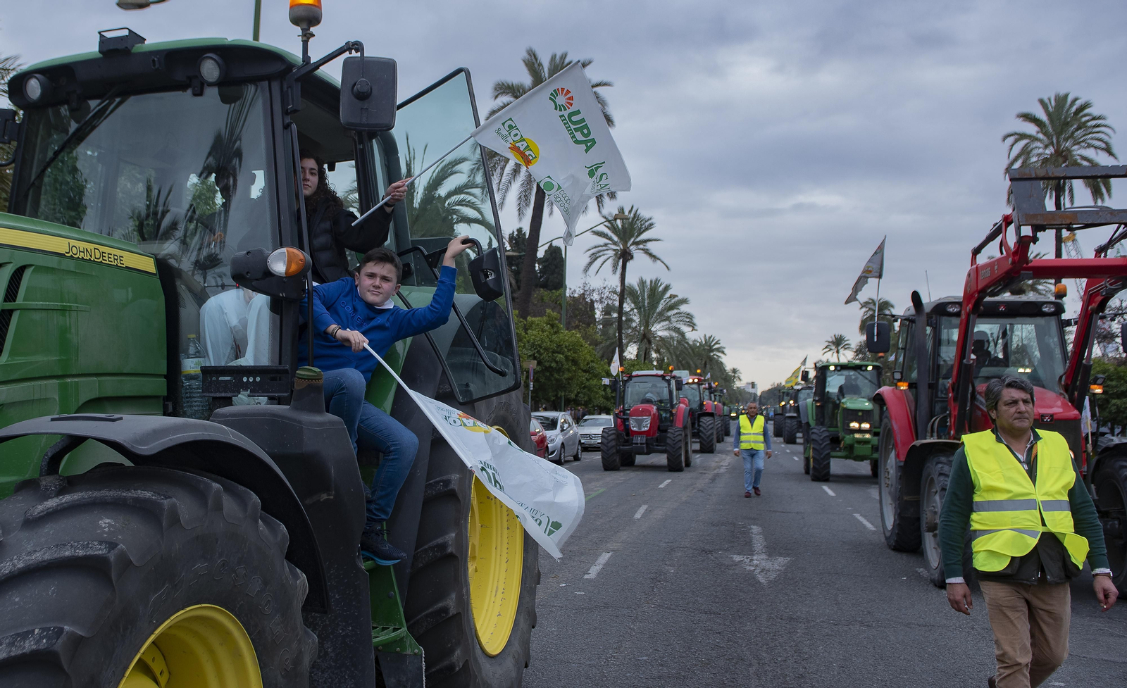 Las imágenes de la manifestación de agricultores de toda Andalucía en Sevilla