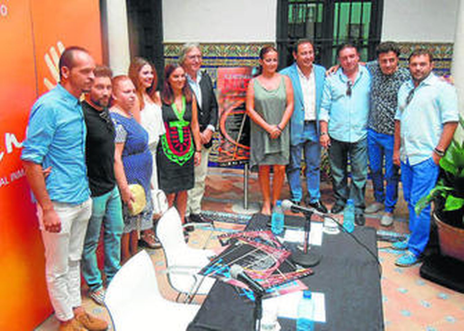 Artistas y representantes municipales de Jerez, Lebrija, Utrera y Mairena, ayer en Sevilla en la sede del IAF.