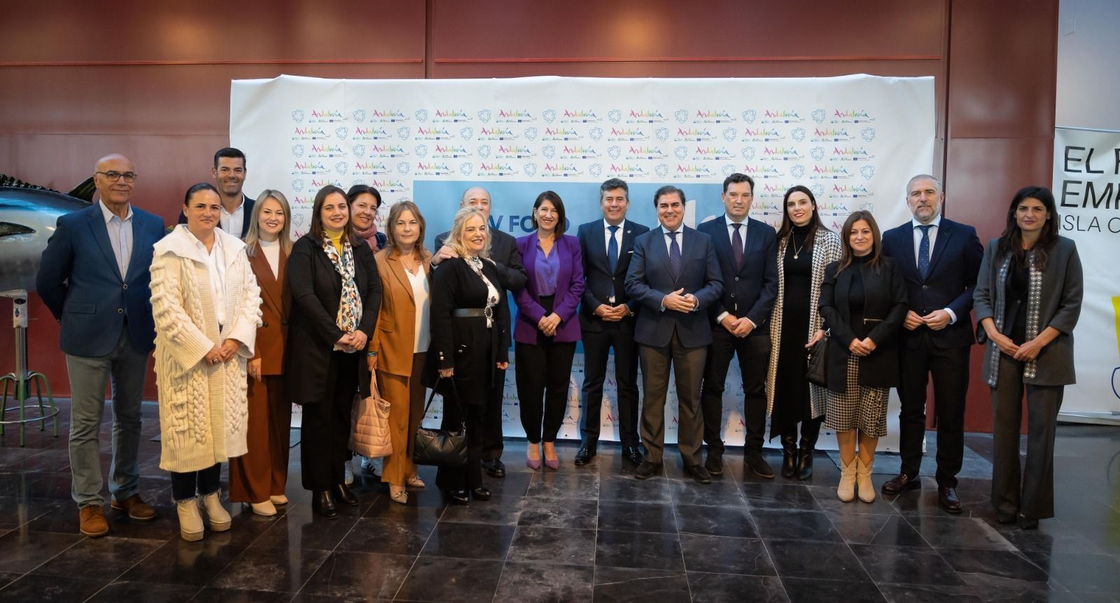 Foto de familia del Consorcio de Turismo Sostenible Costa Occidental de Huelva