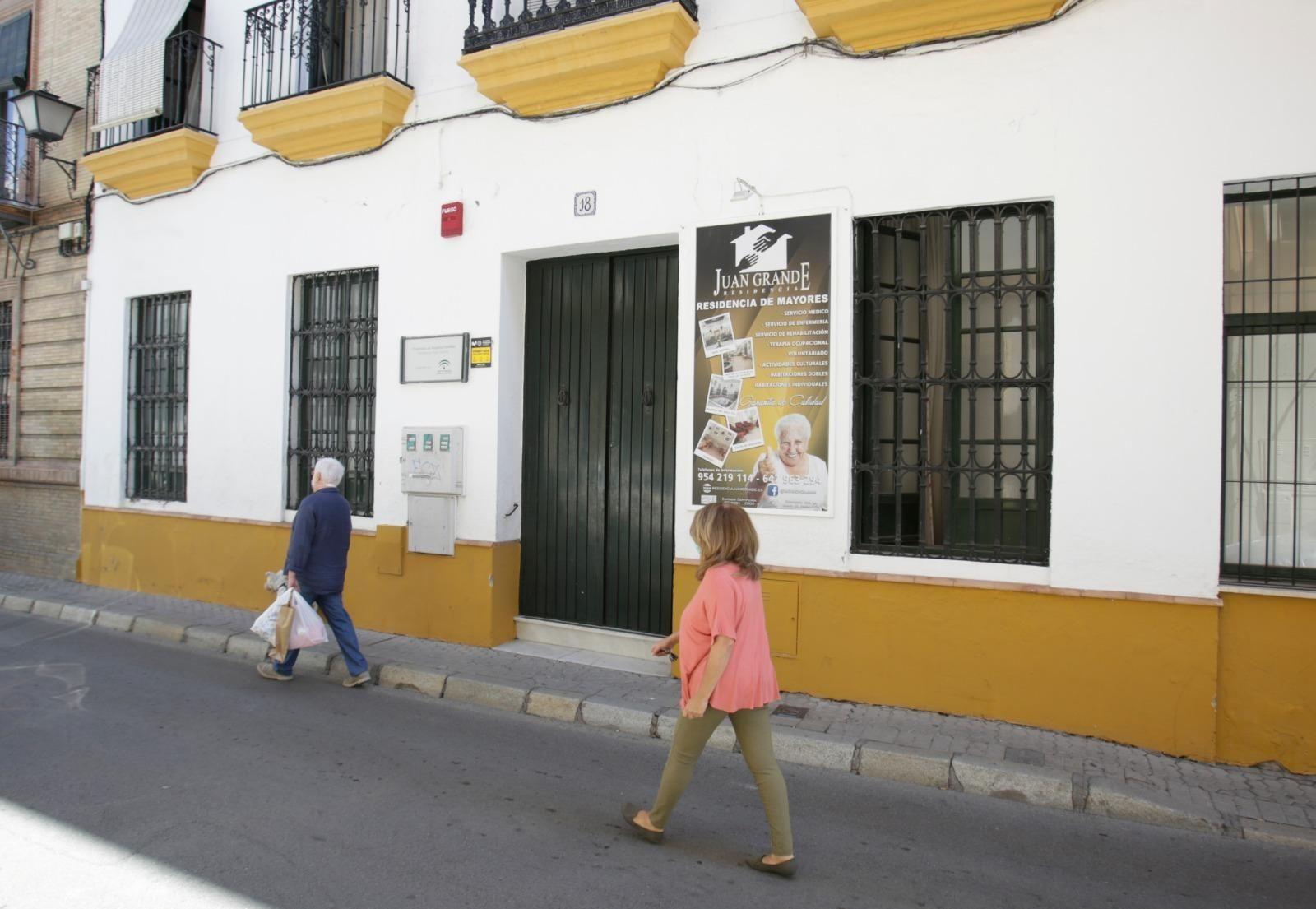 Estado que presenta el acceso principal de la residencia Beato Juan Grande.