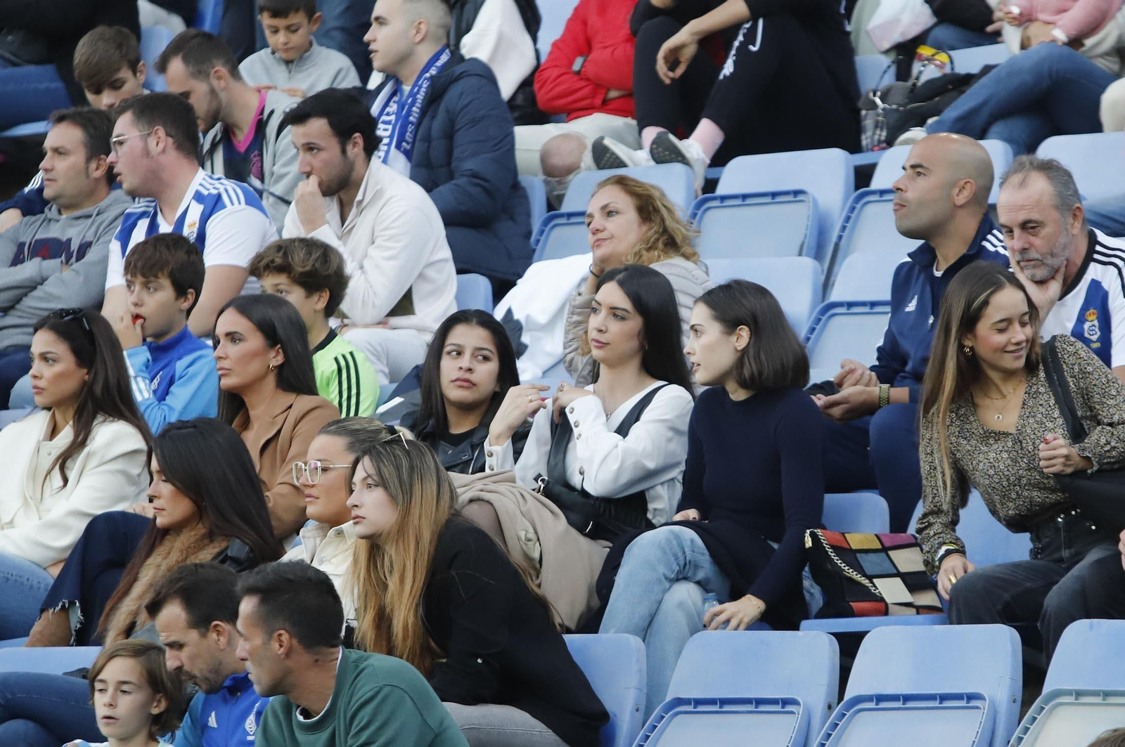 Gran ambiente en las gradas del Nuevo Colombino para el Recre-At Sanluqueño, en imágenes