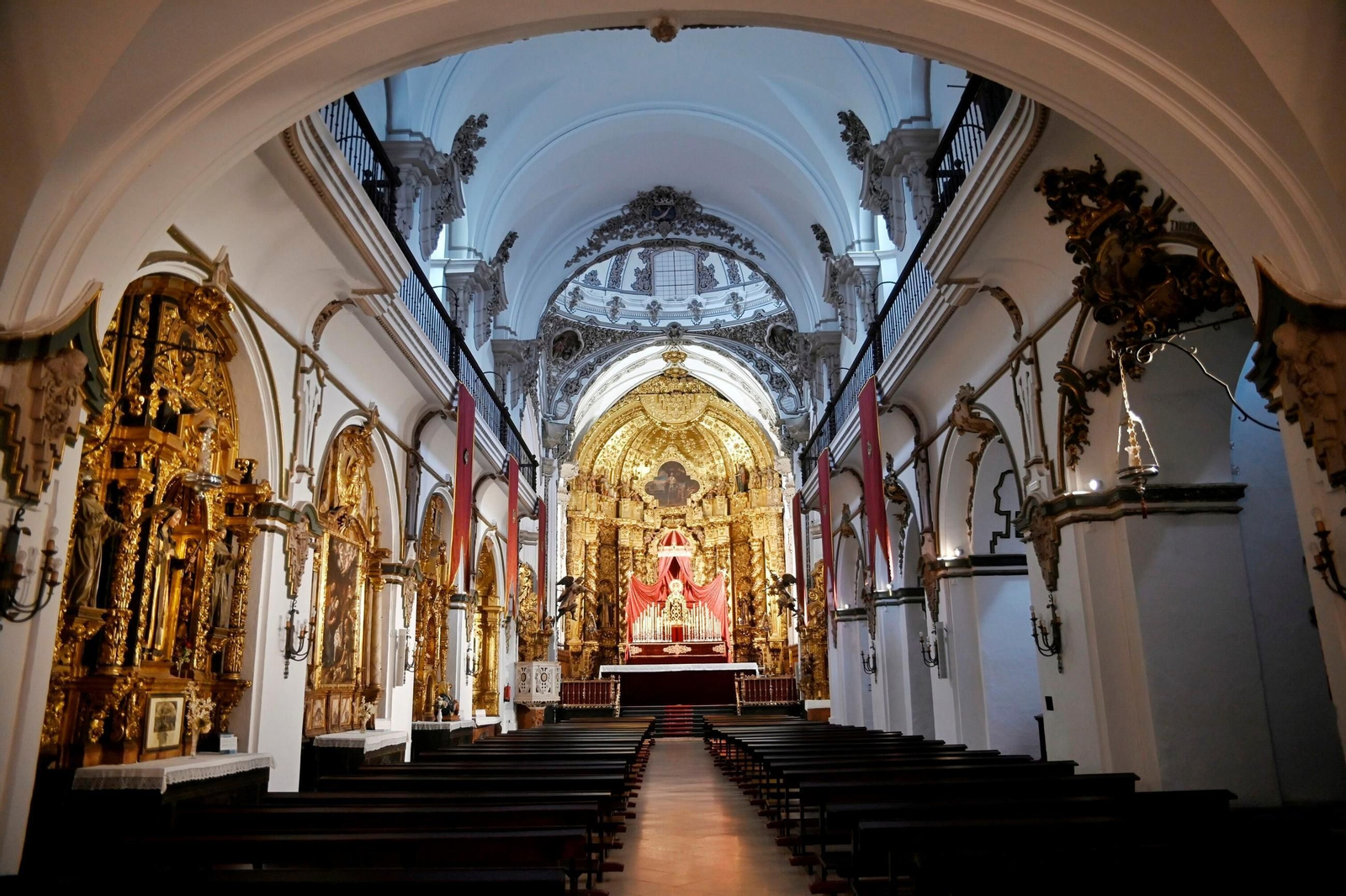 Un paseo en fotografías por la inconfundible iglesia de San Francisco de Córdoba
