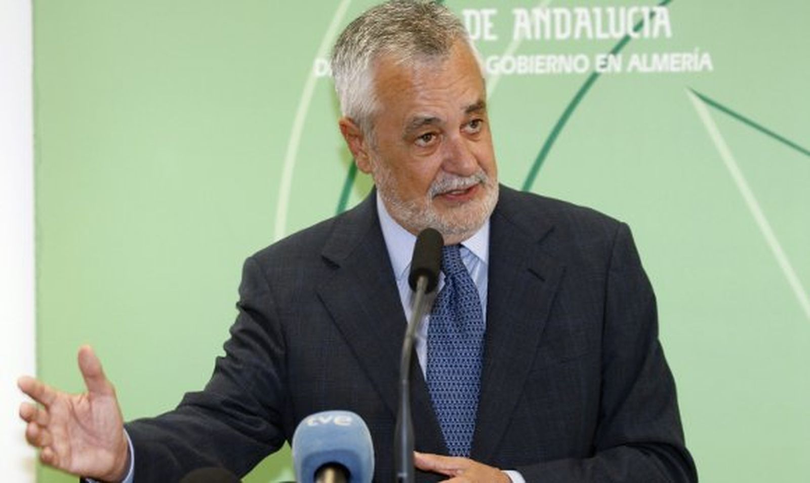 Griñán: "No pongo la mano en el fuego ni por el Rey ni por nadie"