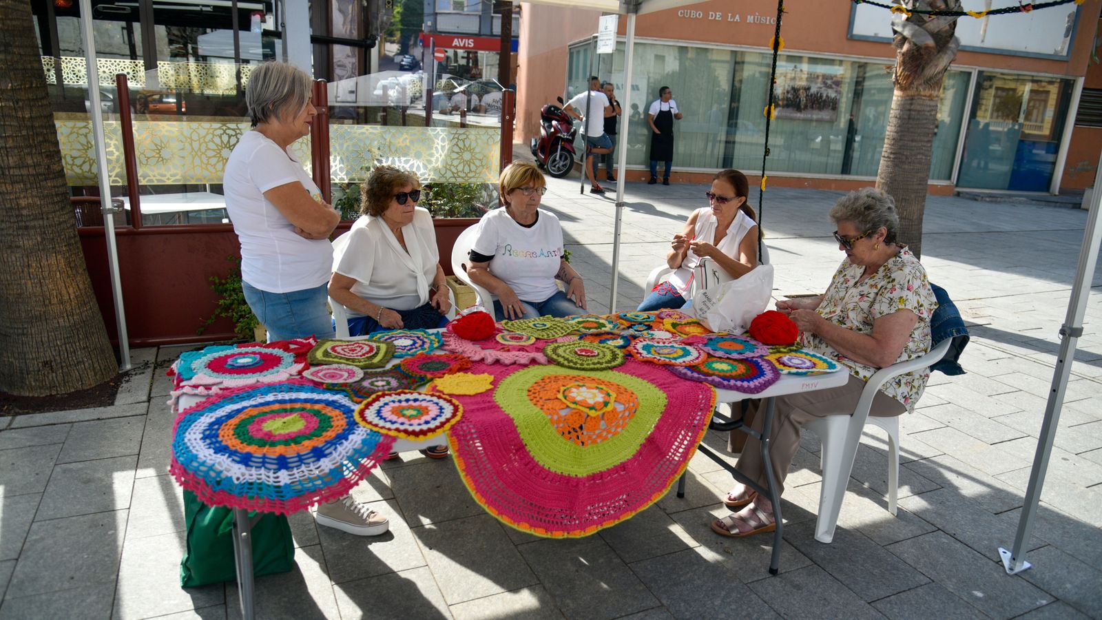 Las fotos de 'Emociones de ida y vuelta' Un Barrio de Todos