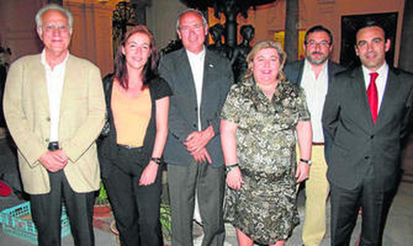 Joaquín Castillo, presidente de la CHG; Mabel Salinas, secretaria general del Medio Rural y la Producción Ecológica ; Francisco Casero, presidente del CAAE; Clara Aguilera, consejera de Agricultura; José Joaquín Suárez (Campos Carnes Ecológicas), y Manuel Iturbe, director territorial del Santander.
