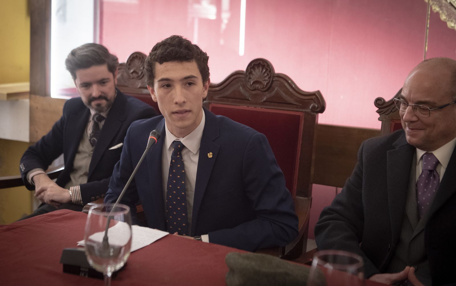 Imágenes de la presentación del cartel universitario de la Hermandad de los Estudiantes