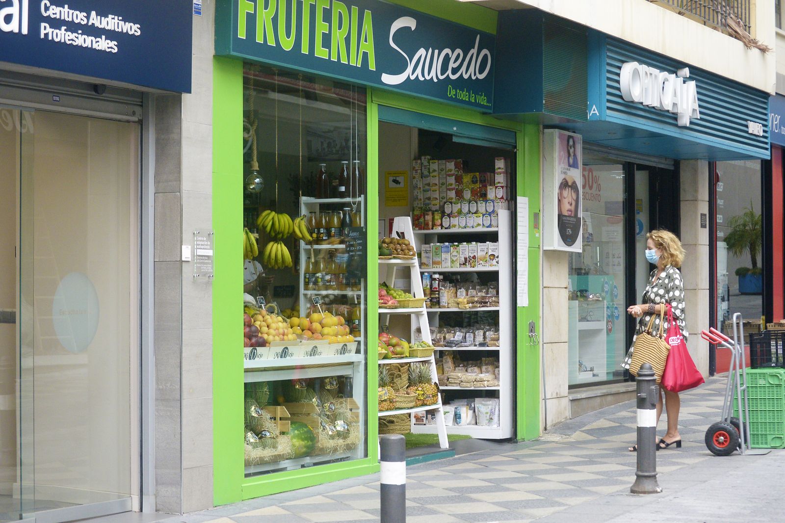 Imágenes del primer día de obligatoriedad de las mascarillas en Algeciras: