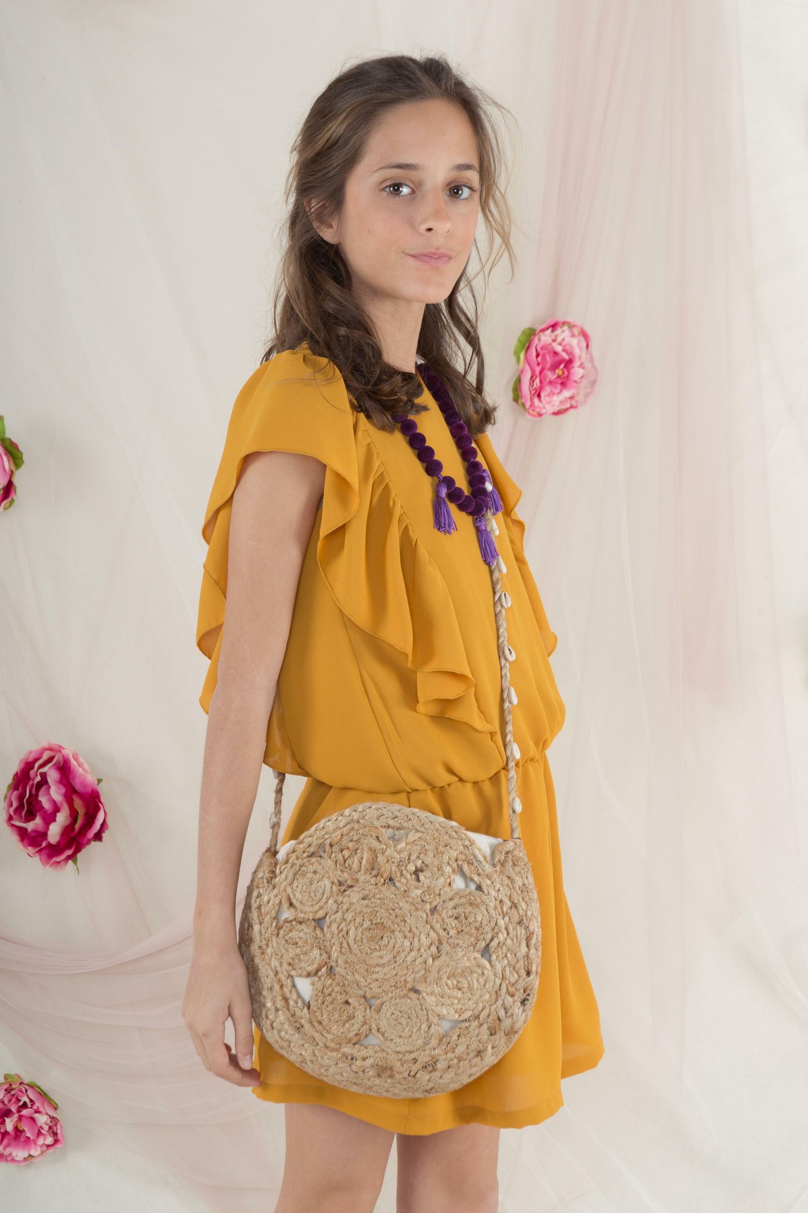 Traje mostaza de algodón.