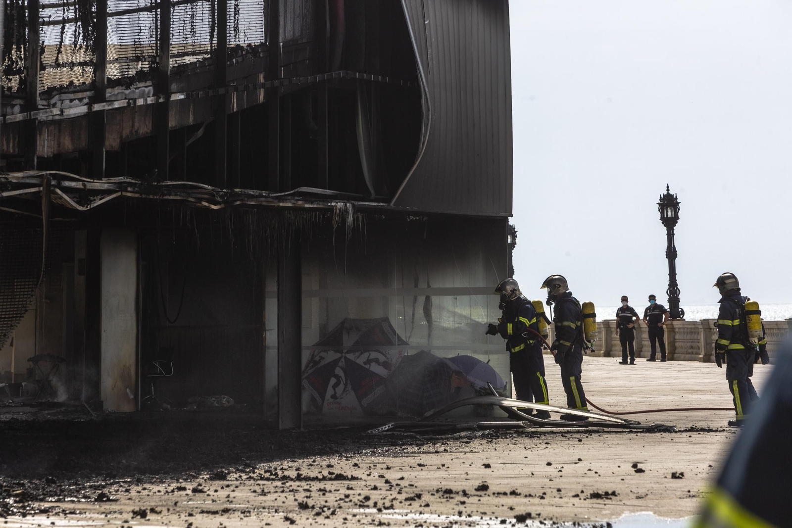 Imágenes del incendio en el mirador de Santa Bárbara