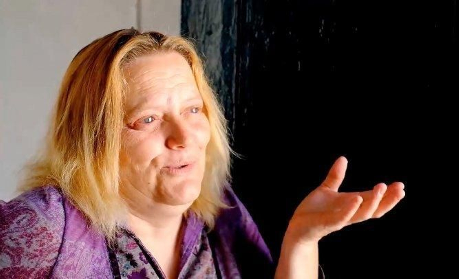 La abuela se siente satisfecha y tranquila con la resolución de la juez.