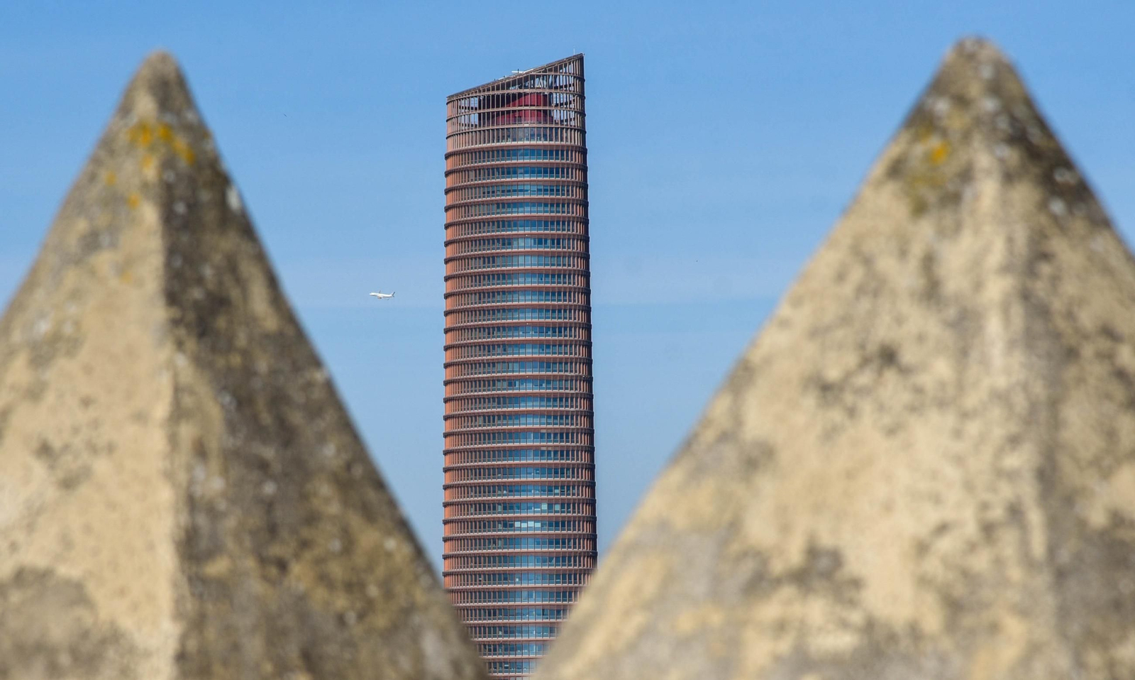 Vista del rascacielos de Torre Sevilla, en el Sevilla Tech Park, en la Cartuja