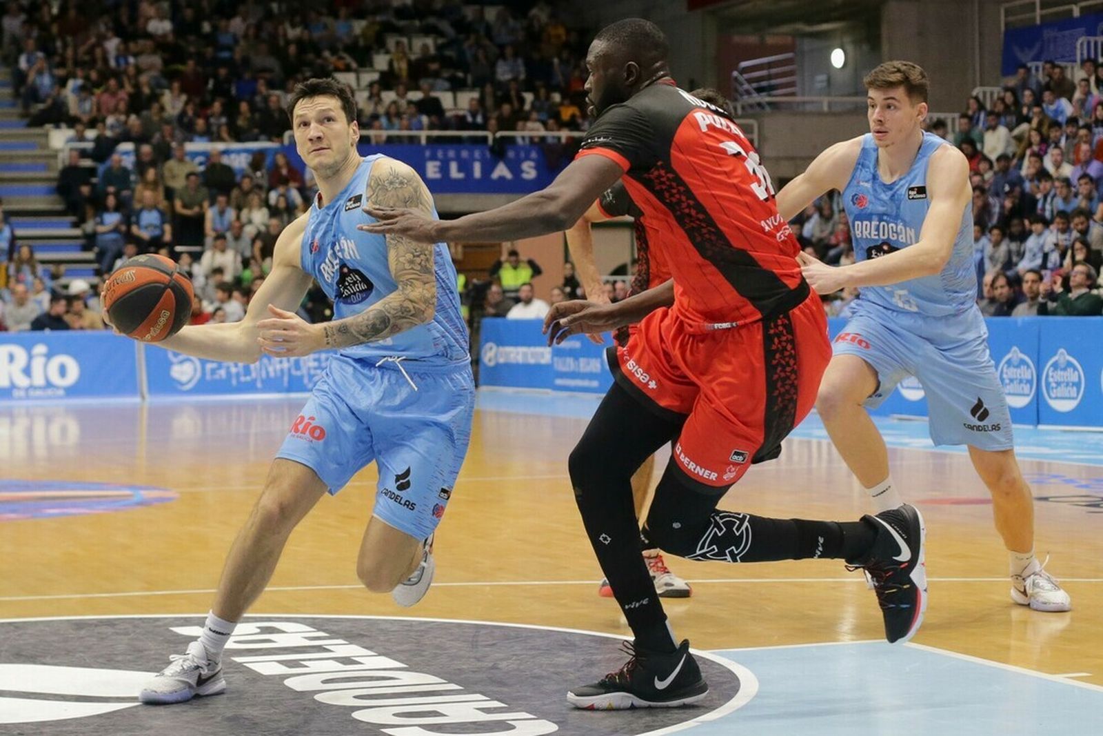 Ndoye contó con muchos minutos en pista.