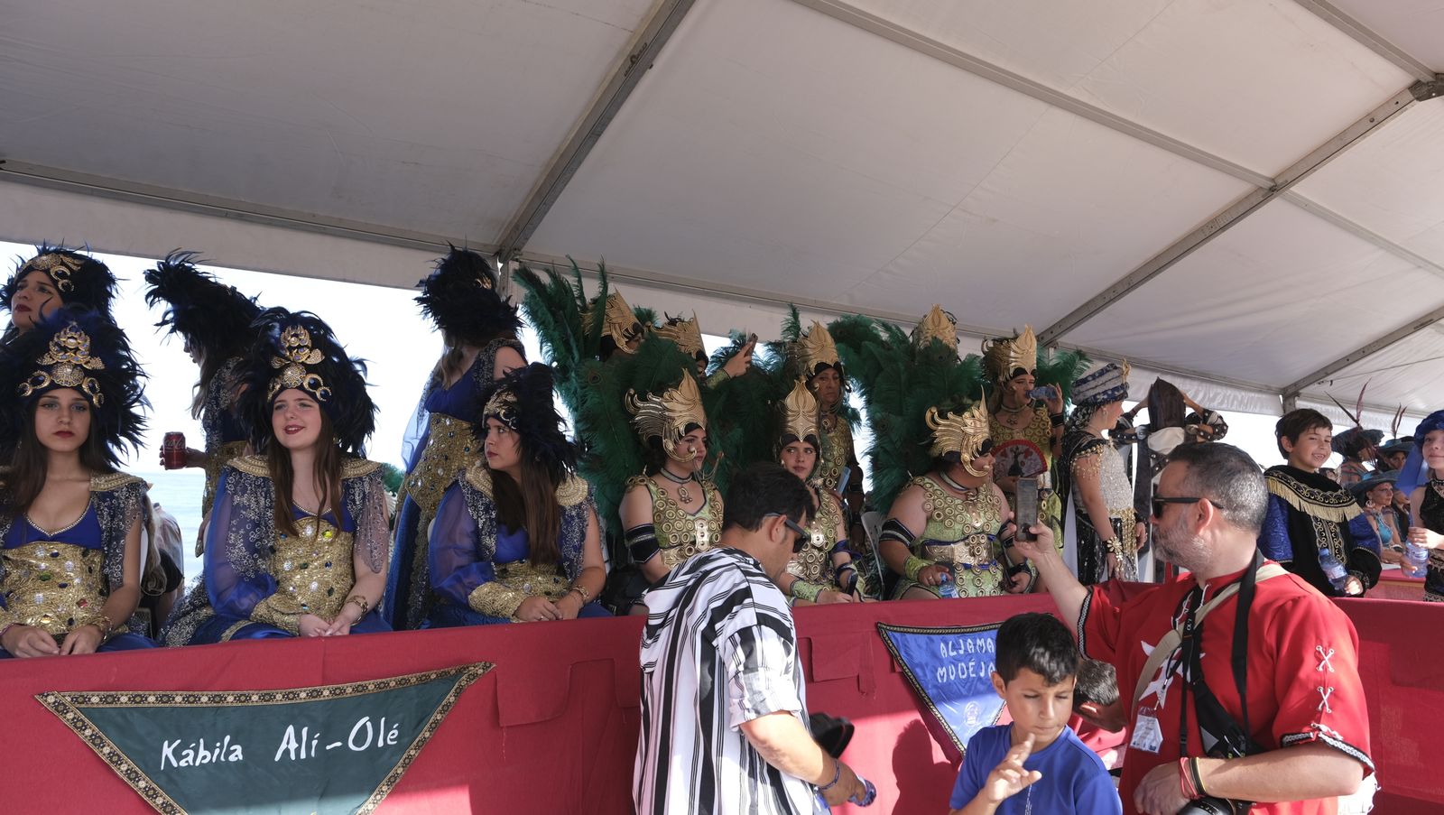 Imágenes de la carrera de cintas a caballo en las Fiestas de Moros y Cristianos de Mojácar