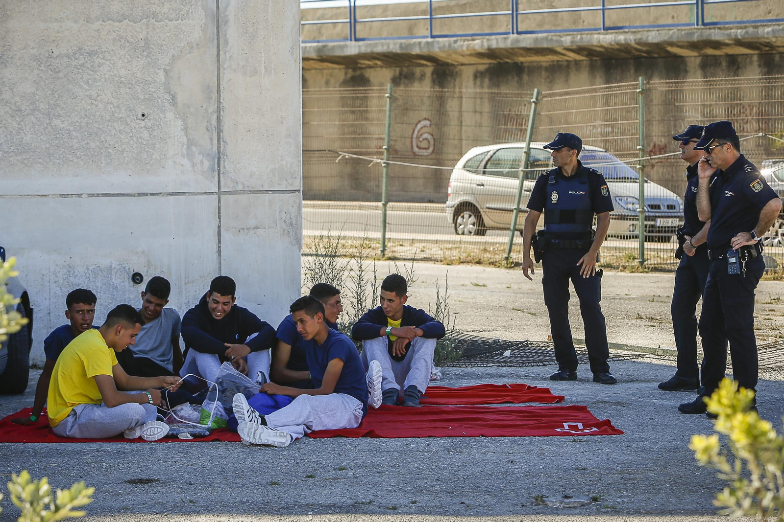 Llegan a Puerto América 32 inmigrantes rescatados de una patera