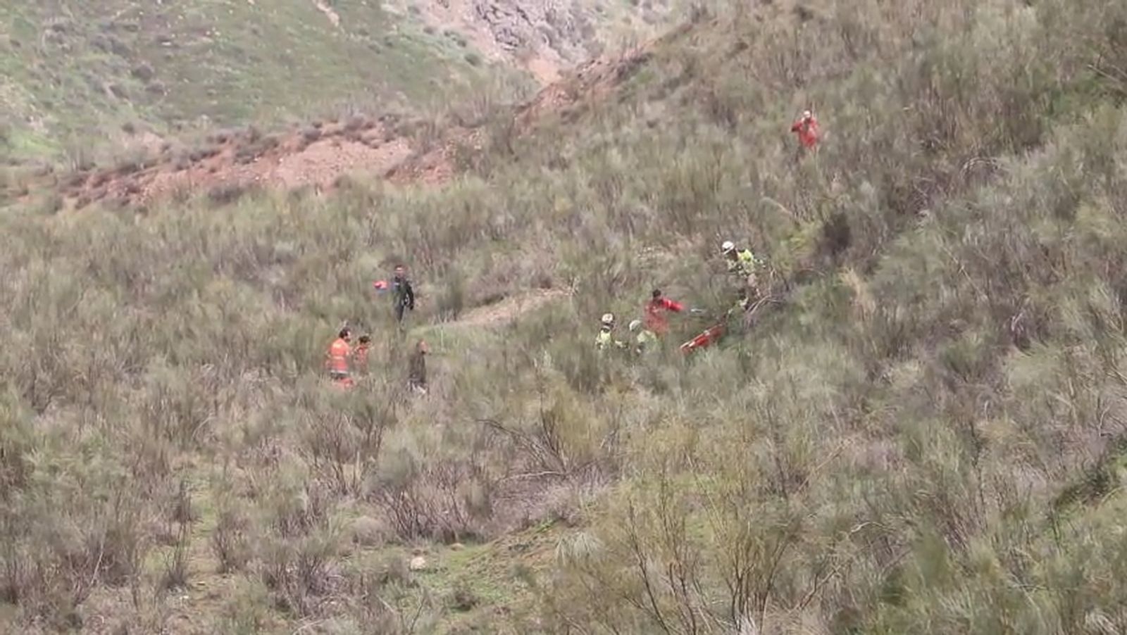 Labores de levantamiento del cadáver en el Barranco de Cartuja