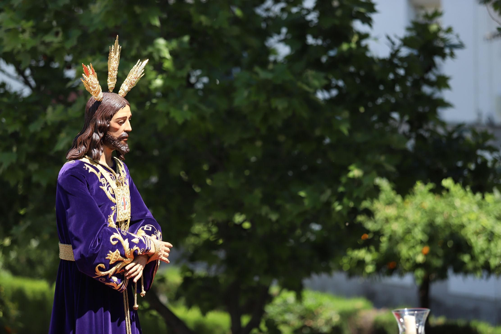 Imágenes del recorrido de la Hermandad del Cristo Cautivo de Huelva