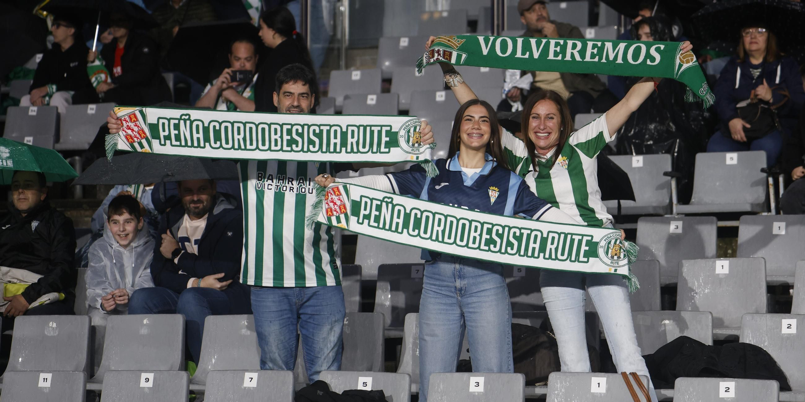 Aficionados del Córdoba CF en Tribuna antes del Córdoba CF - Deportivo de La Coruña.