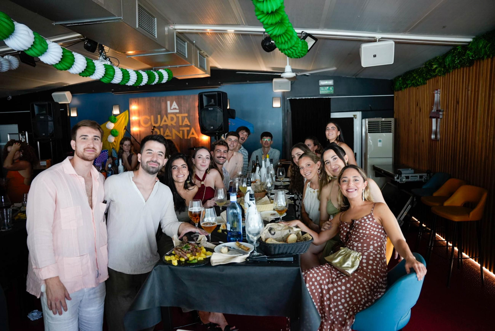 Los almerienses disfrutan del miércoles en la feria de día