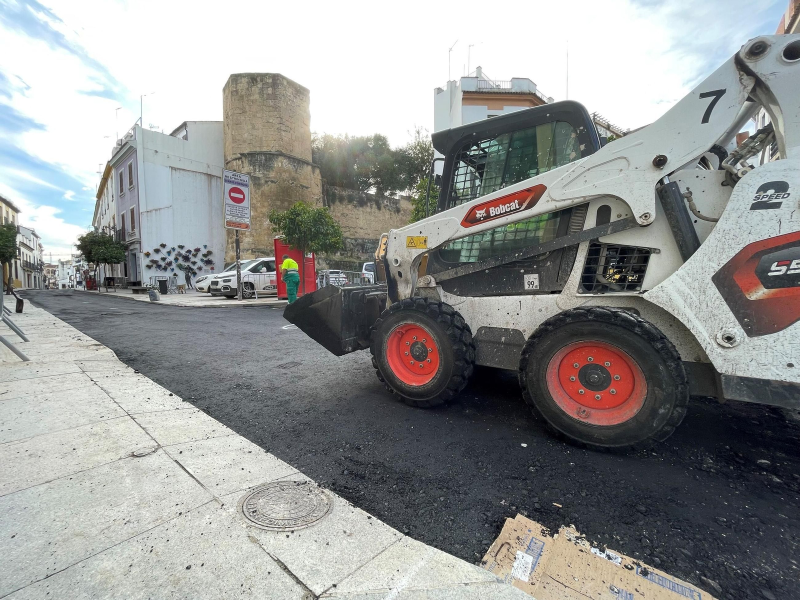 La calle Alfaros tras su primera fase de obras, en imágenes