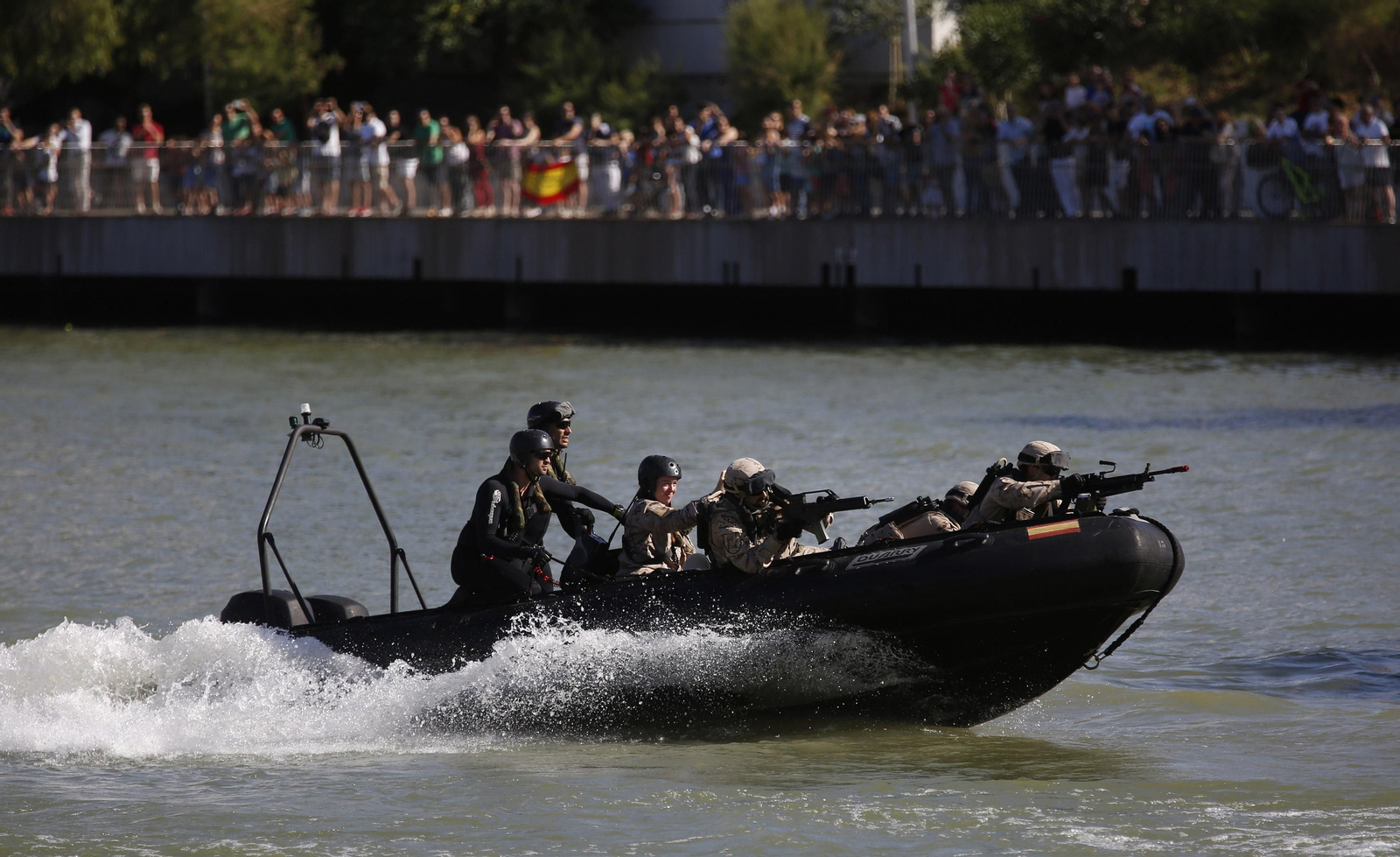 La demostración del Ejército en el Guadalquivir