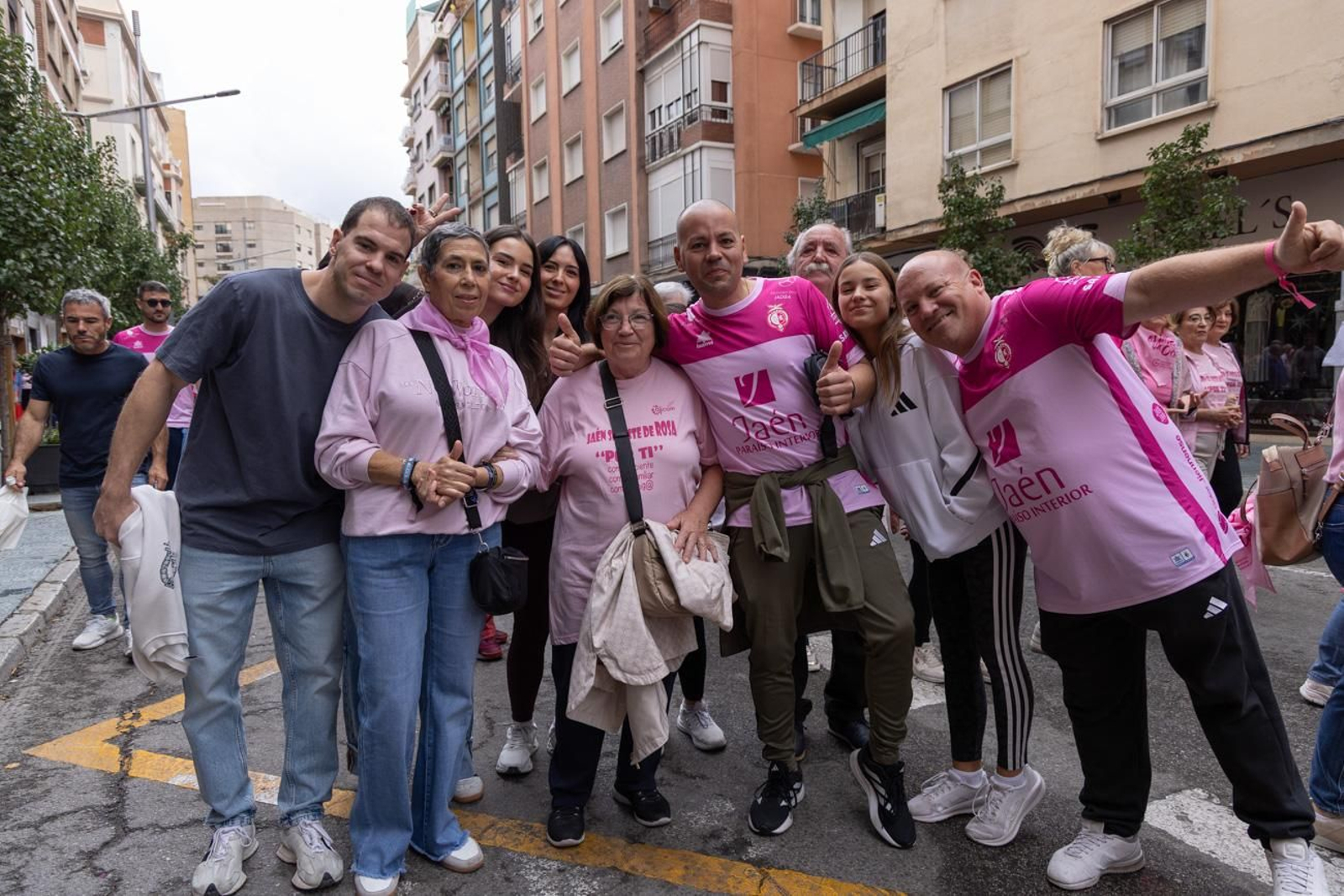 Jaén se viste de rosa con una marcha reivindicativa contra el cáncer de mama