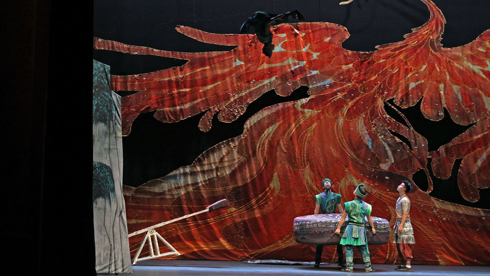 Imágenes del 'Gran Circo Acrobático de China' en el Teatro Villamarta