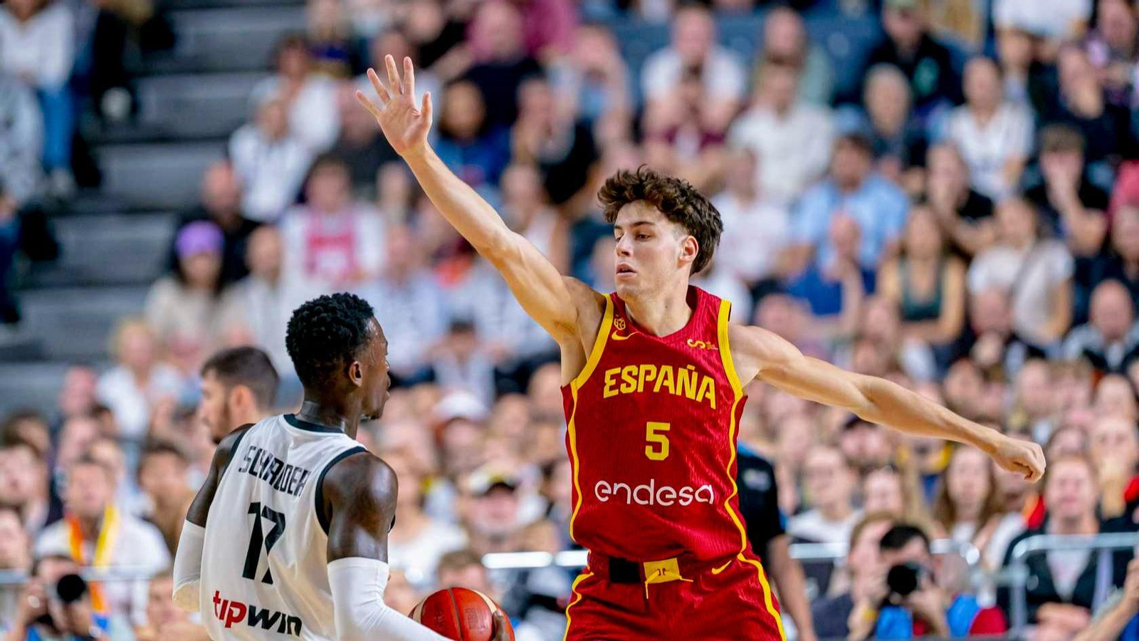 Mario Saint-Supéry, con España.