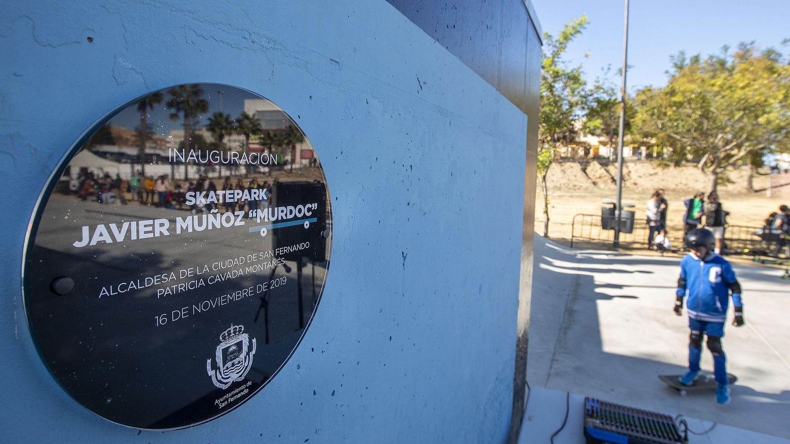 Placa con el nombre de Javier Muñoz Murdoc.