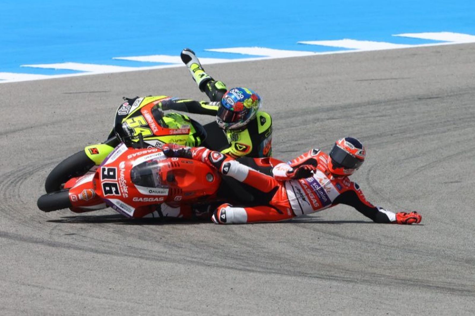 Moto2: Así fue la caída entre Dixon y Aldeguer