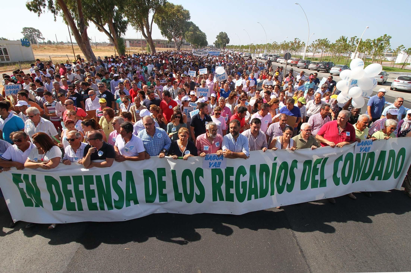 Imágenes de la manifestación para pedir agua y tierra para los regadíos del Condado.
