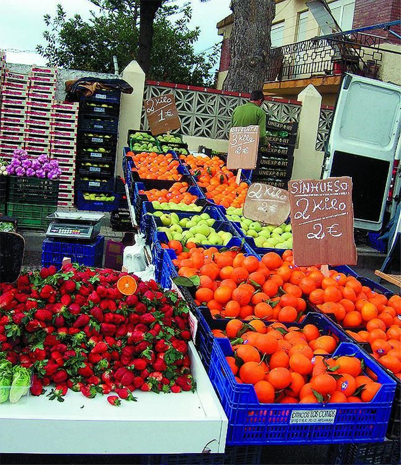Los puestos de fruta y verduras son muy comunes también en los mercadillos.